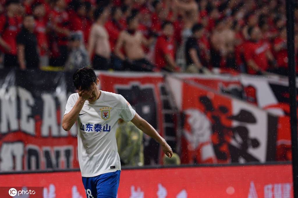 在U17世界杯1/4决赛阿根廷3-0战胜巴西的比赛中，他上演帽子戏法，一人包办全部进球。